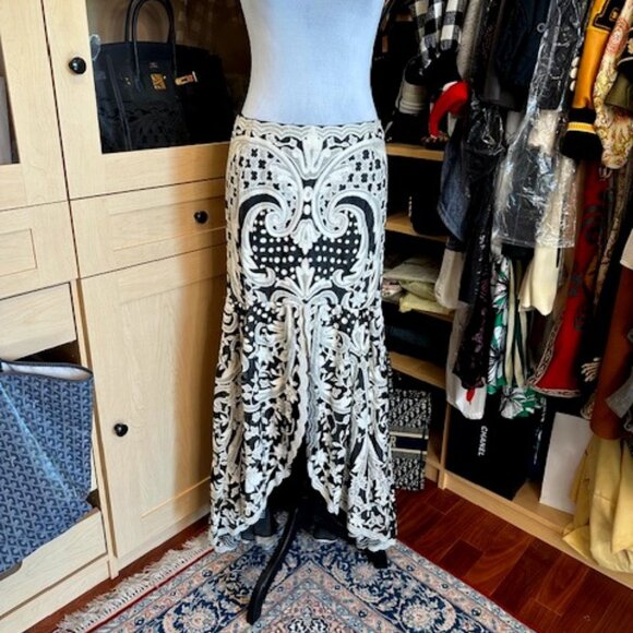 NAEEM KHAN Dresses & Skirts - NAEEM KHAN BLACK/WHITE EMBROIDERED SILK SKIRT